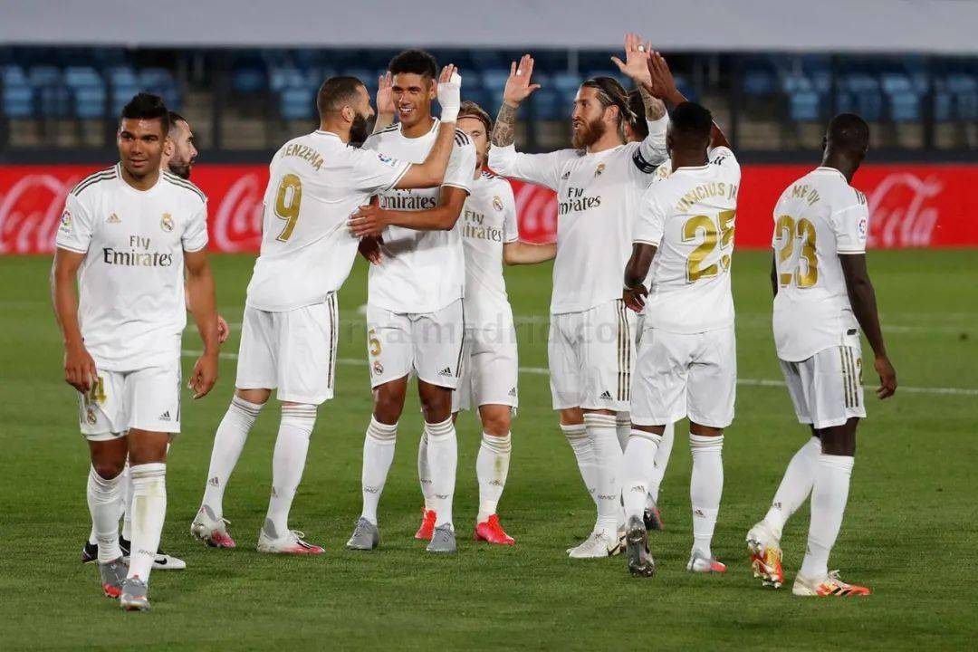 次的表现依 次的表现依