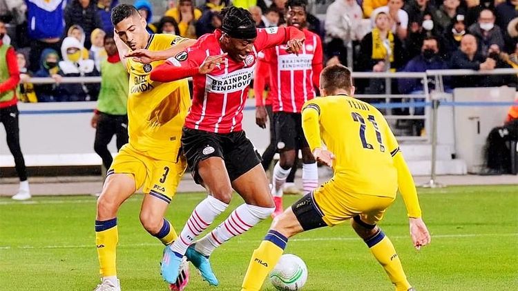 何反哺西甲 何反哺西甲