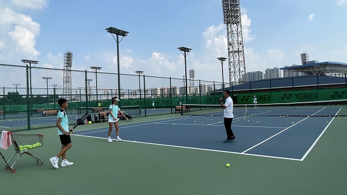 凭借其强大 凭借其强大