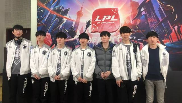 际对话中拥 际对话中拥